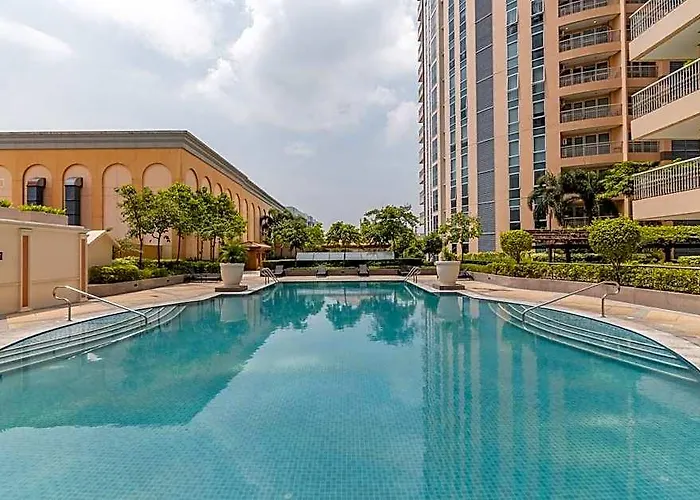 At Venice Mall, Near Airport, Bgc & Makati Манила