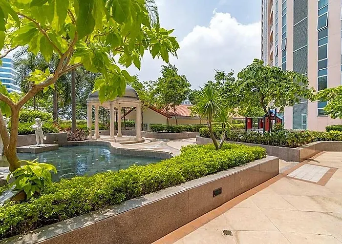 Отель At Venice Mall, Near Airport, Bgc & Makati 5*