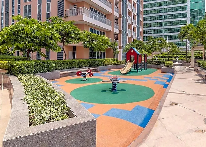 At Venice Mall, Near Airport, Bgc & Makati Отель Манила