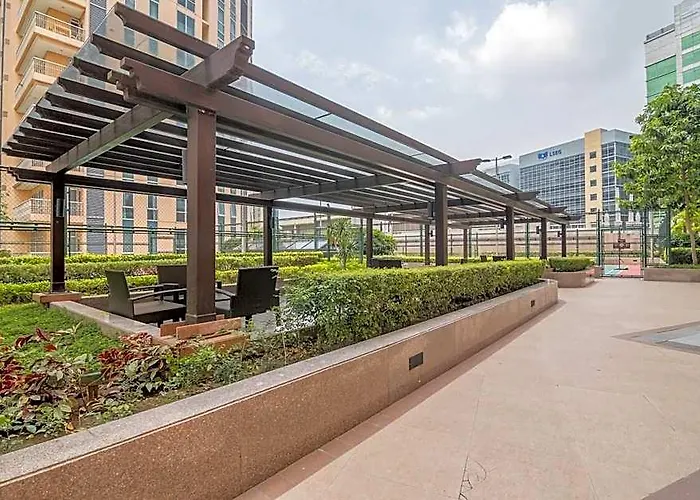 At Venice Mall, Near Airport, Bgc & Makati Отель Манила