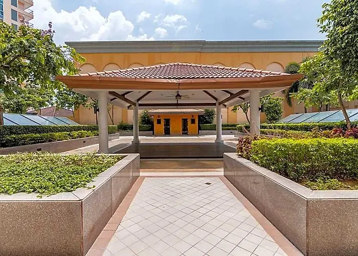 At Venice Mall, Near Airport, Bgc & Makati 5* Манила