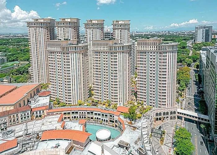 At Venice Mall, Near Airport, Bgc & Makati Отель Манила
